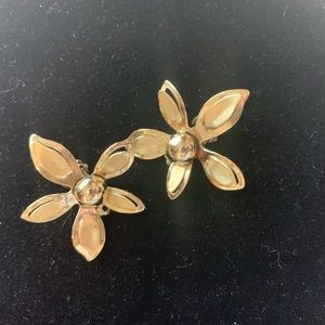 Vintage Gold plated clip on costume jewelry (1601)